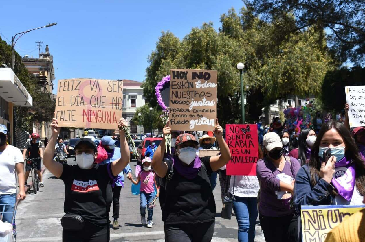  En Quetzaltenango el Bloque de Mujeres y Colectivas Feministas realizaron una caminata en conmemoración del Día Internacional de la Mujer. Foto: Ketzalí Pérez / RUDA 